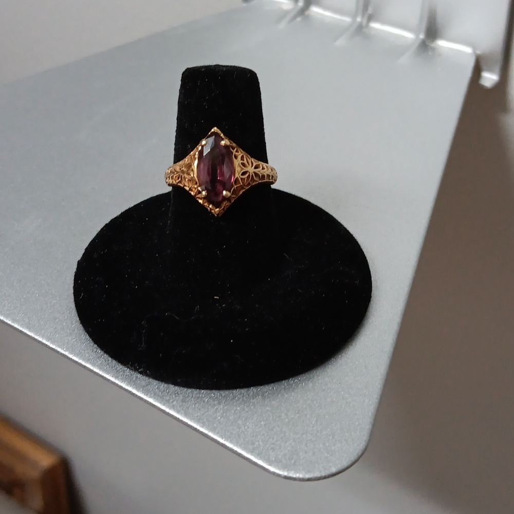 Beautiful  14k filigree ring with marquise garnet